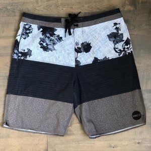 O'Neill Hyperfreak Boardshorts in Men's 34 Waist